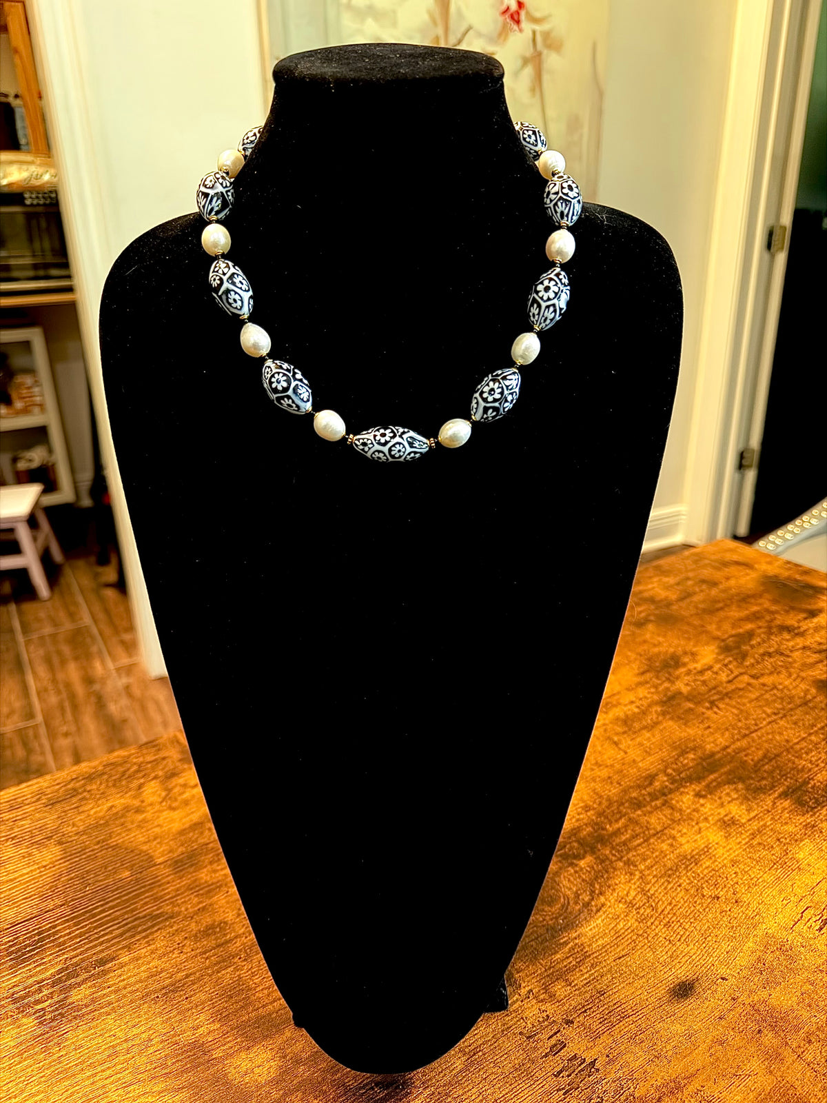 Rosario Leonardi White Freshwater Pearls With Moretti White & Black Beaded Necklace