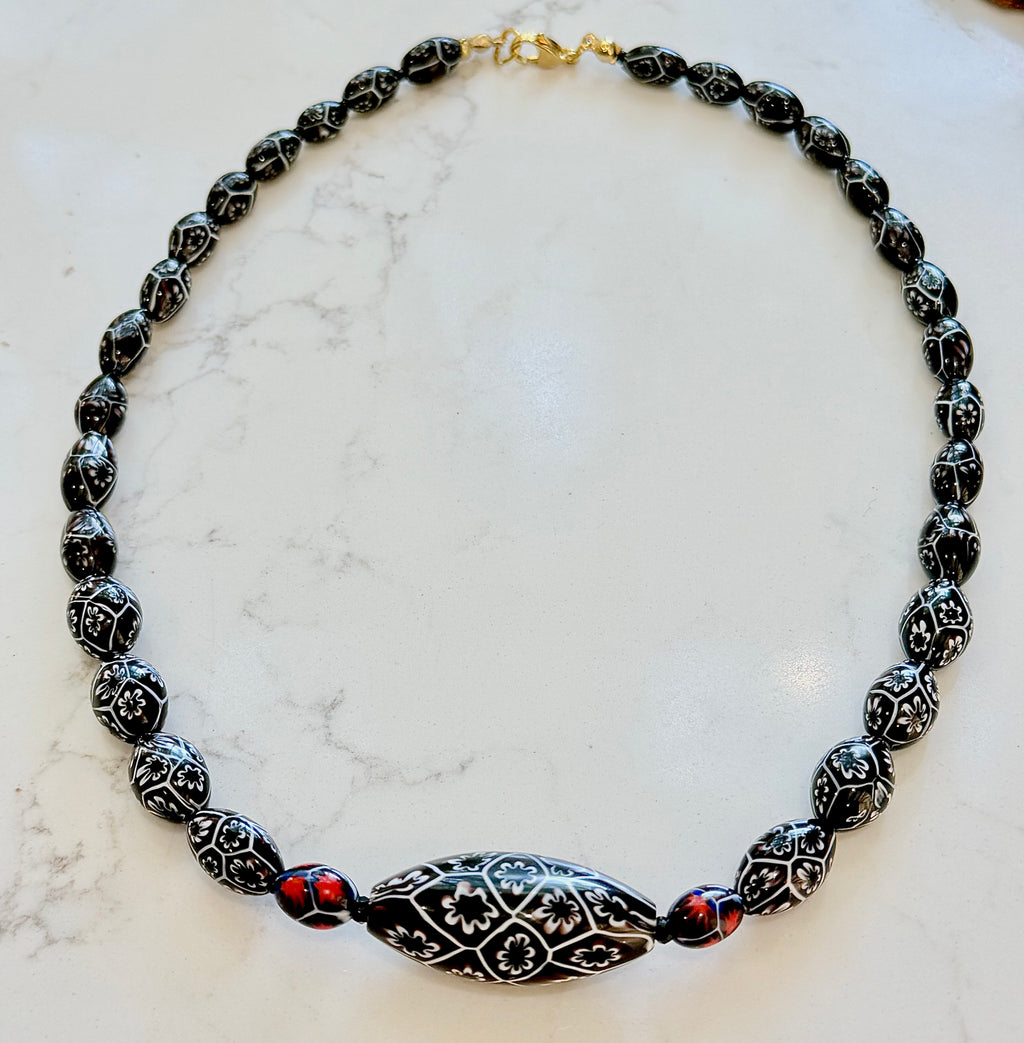 1920s Vintage Black & White 20” Necklace Featuring E. Moretti Beads