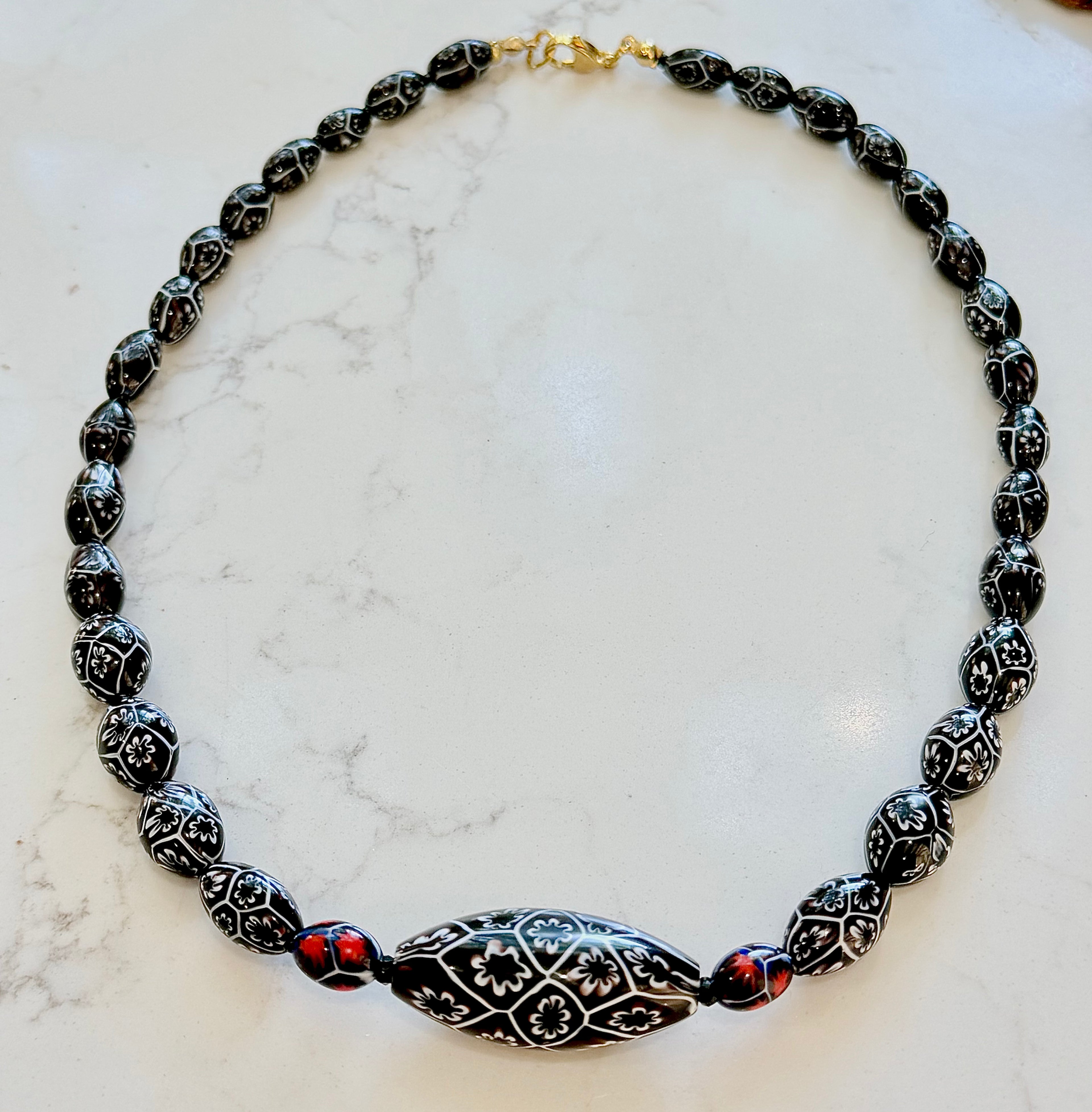 1920s Vintage Black & White 20” Necklace Featuring E. Moretti Beads