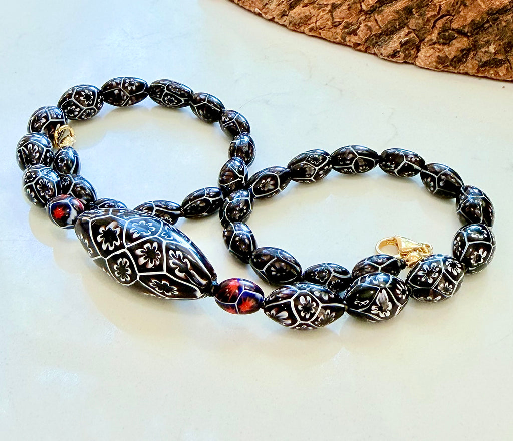 1920s Vintage Black & White 20” Necklace Featuring E. Moretti Beads