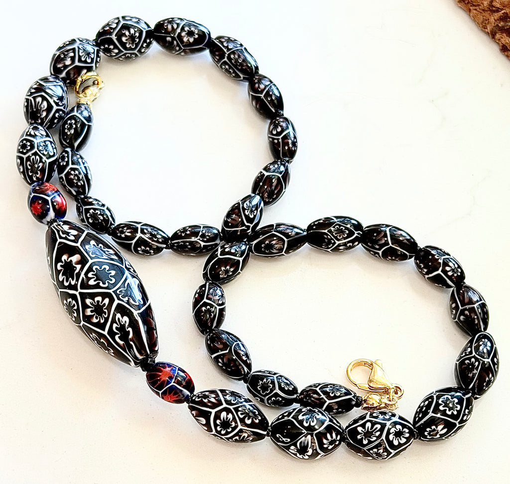 1920s Vintage Black & White 20” Necklace Featuring E. Moretti Beads