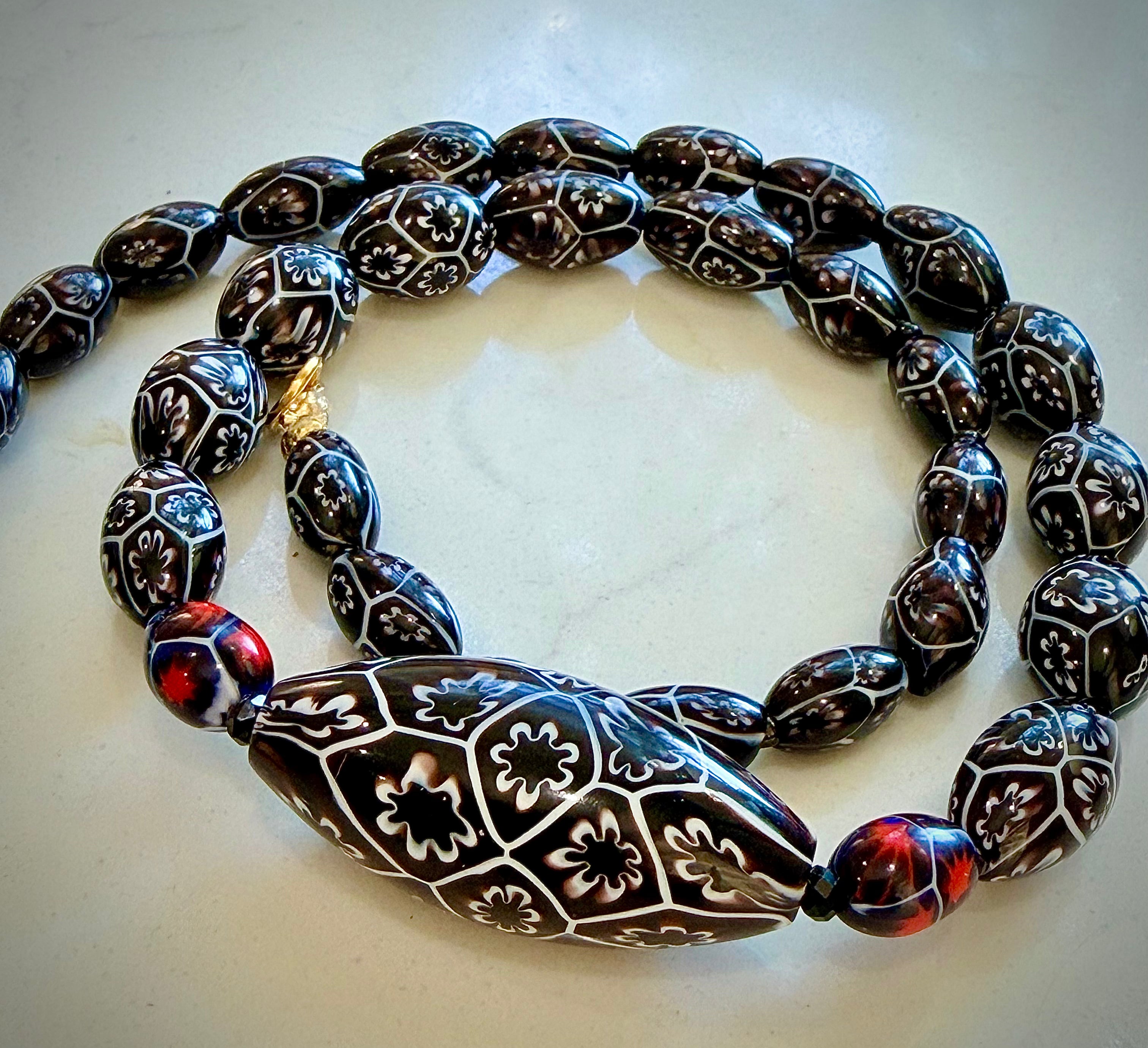 1920s Vintage Black & White 20” Necklace Featuring E. Moretti Beads