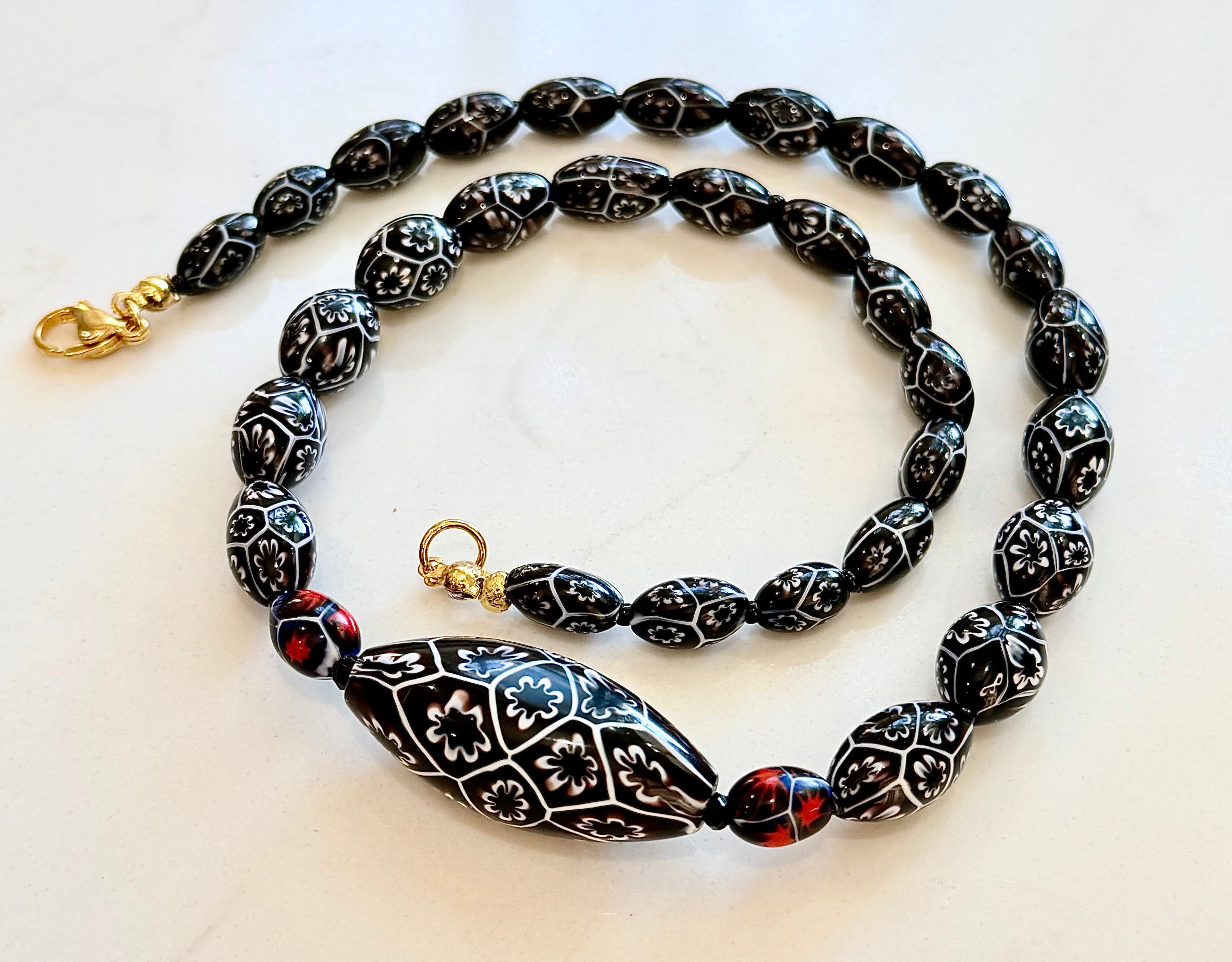 1920s Vintage Black & White 20” Necklace Featuring E. Moretti Beads