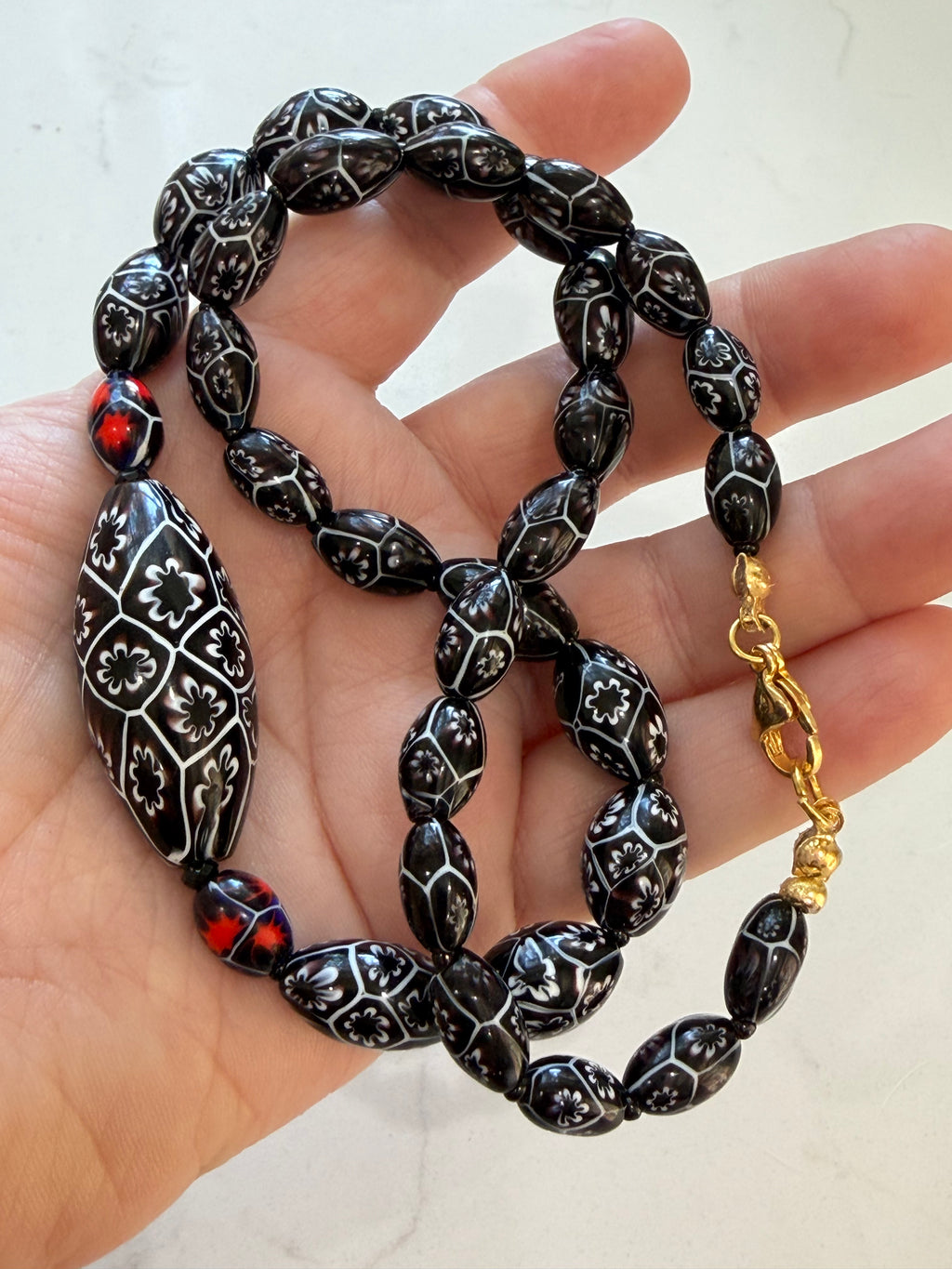 1920s Vintage Black & White 20” Necklace Featuring E. Moretti Beads