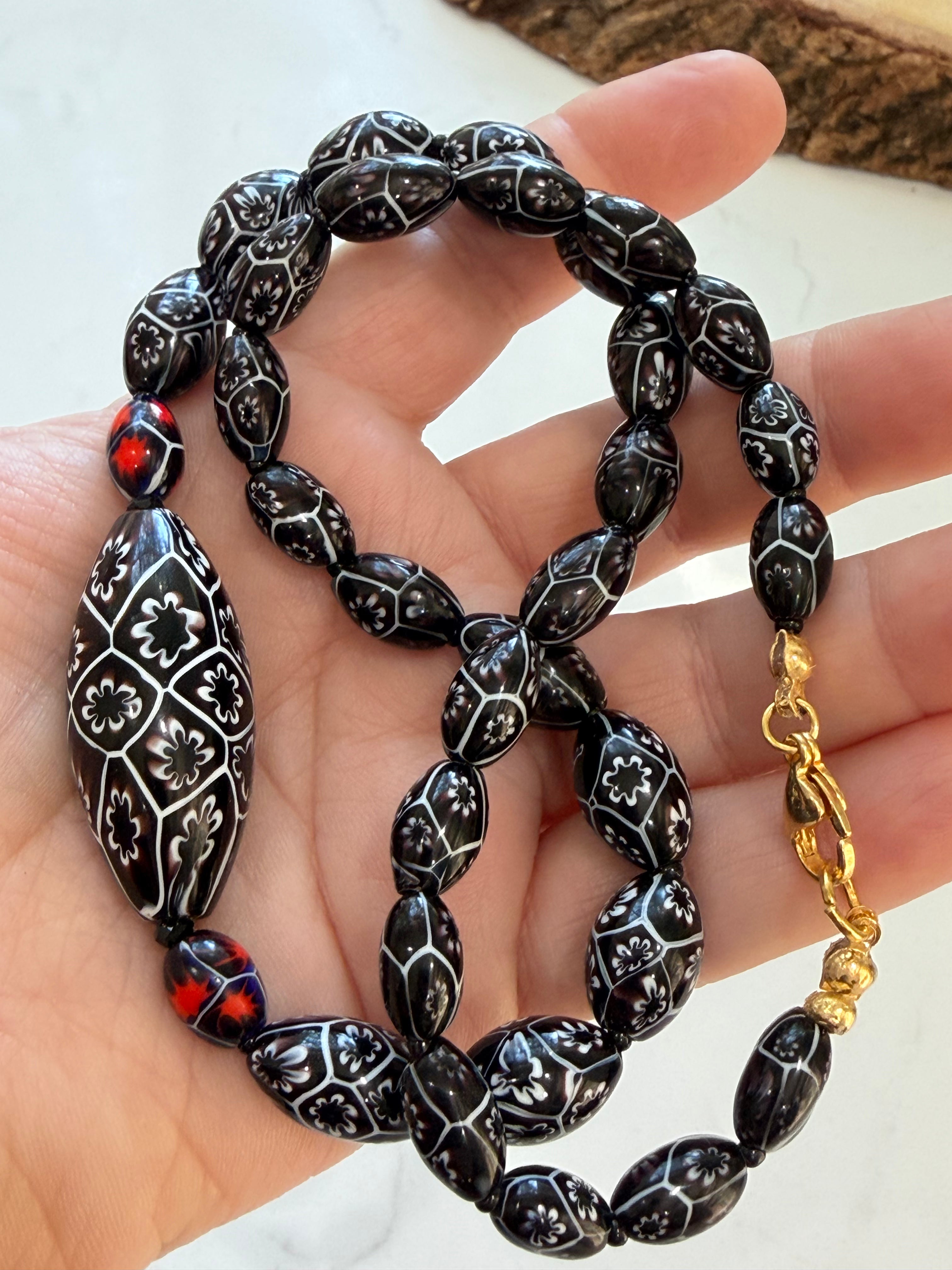 1920s Vintage Black & White 20” Necklace Featuring E. Moretti Beads