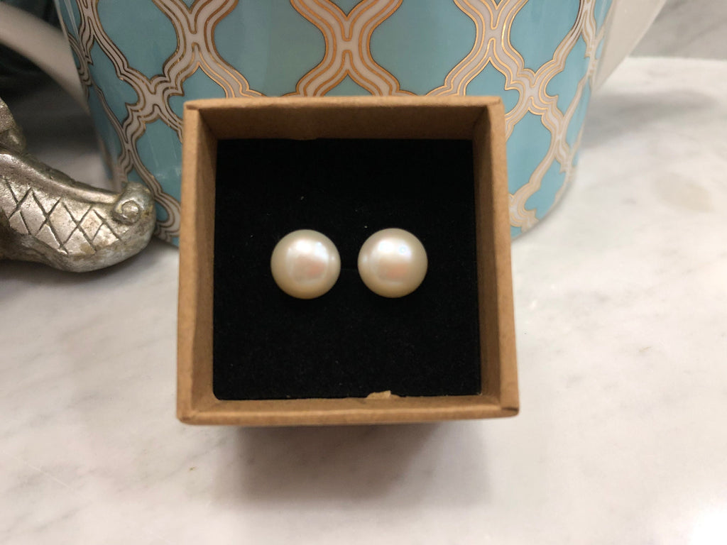 AAA Freshwater Pearl Stud Earrings: 925 Silver (10.5-11mm)