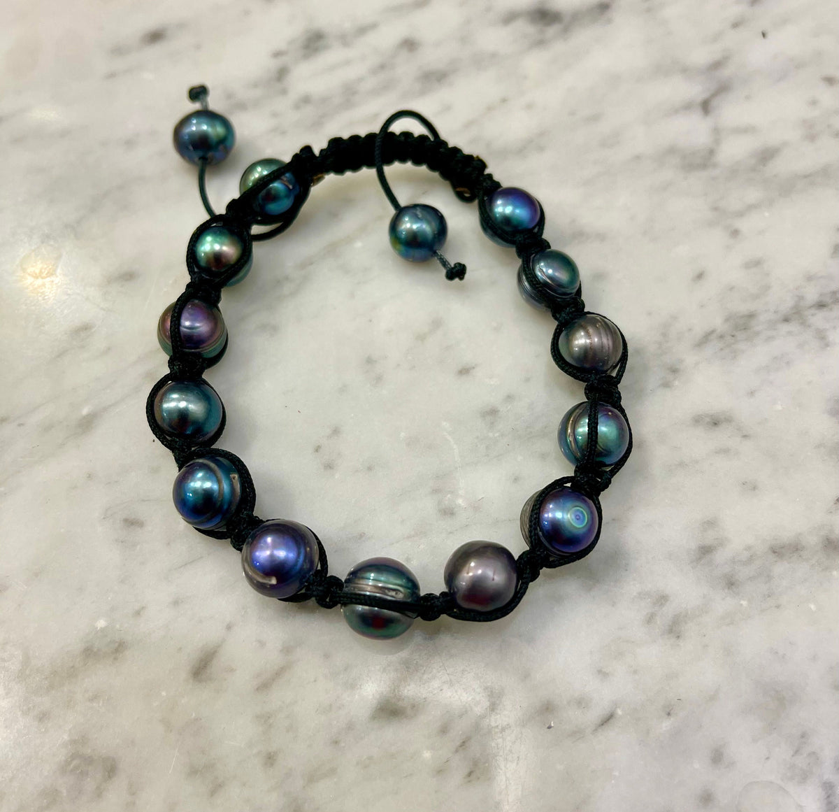 9mm Iridescent Blue Pearl Thread Bracelet