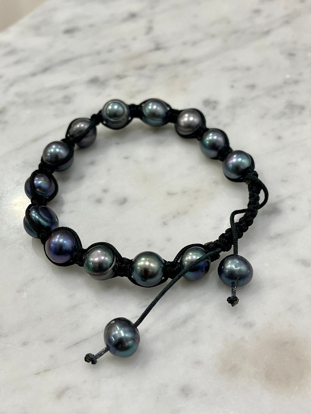 9mm Iridescent Blue Pearl Thread Bracelet