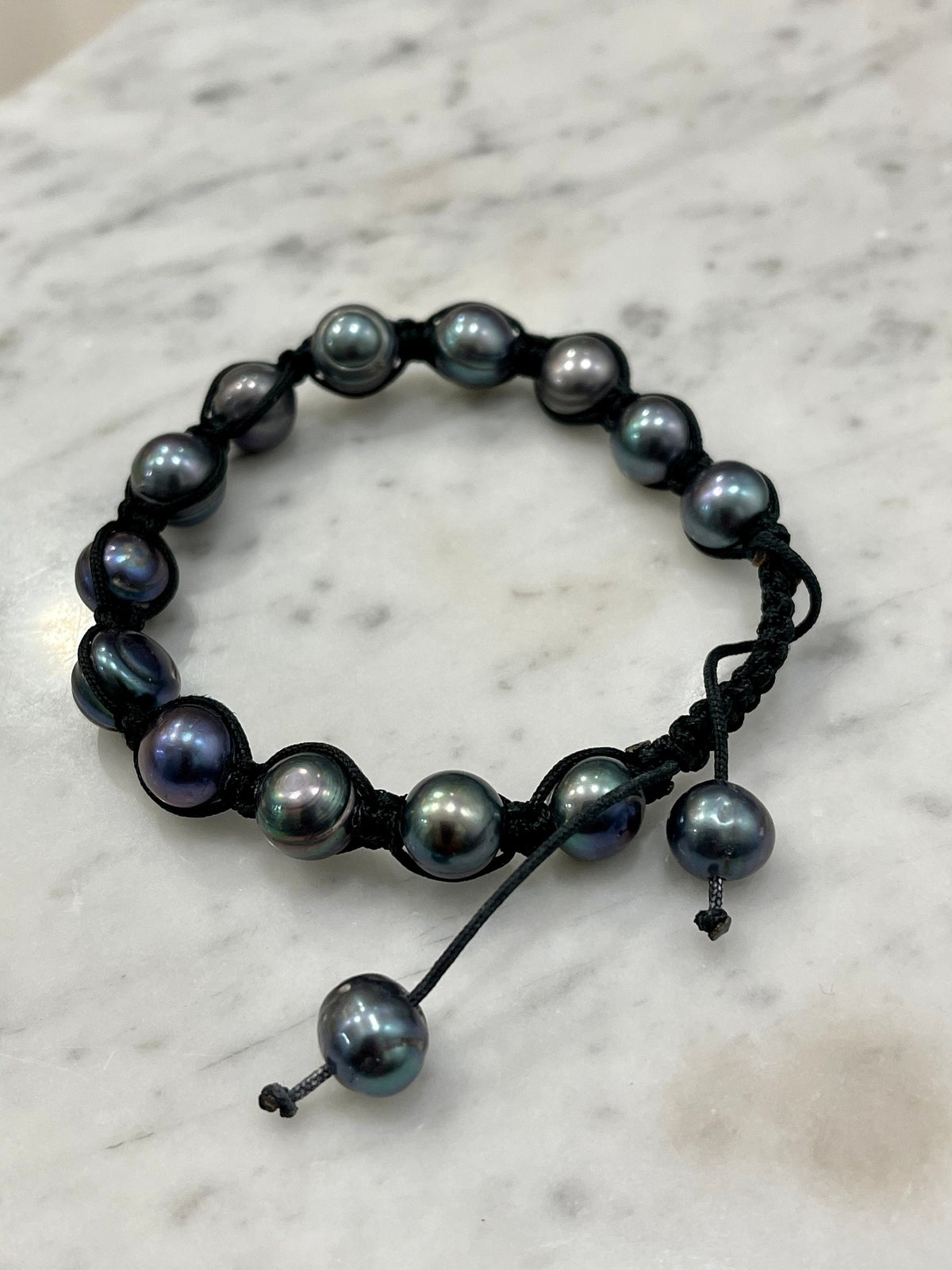 9mm Iridescent Blue Pearl Thread Bracelet